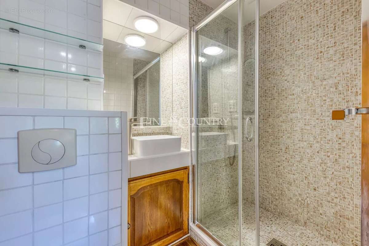 Maison à LA ROQUETTE-SUR-SIAGNE