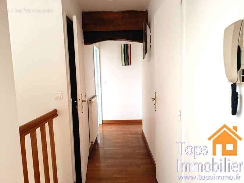 Appartement à VAILHOURLES