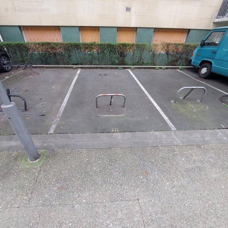 Parking à PARIS-12E