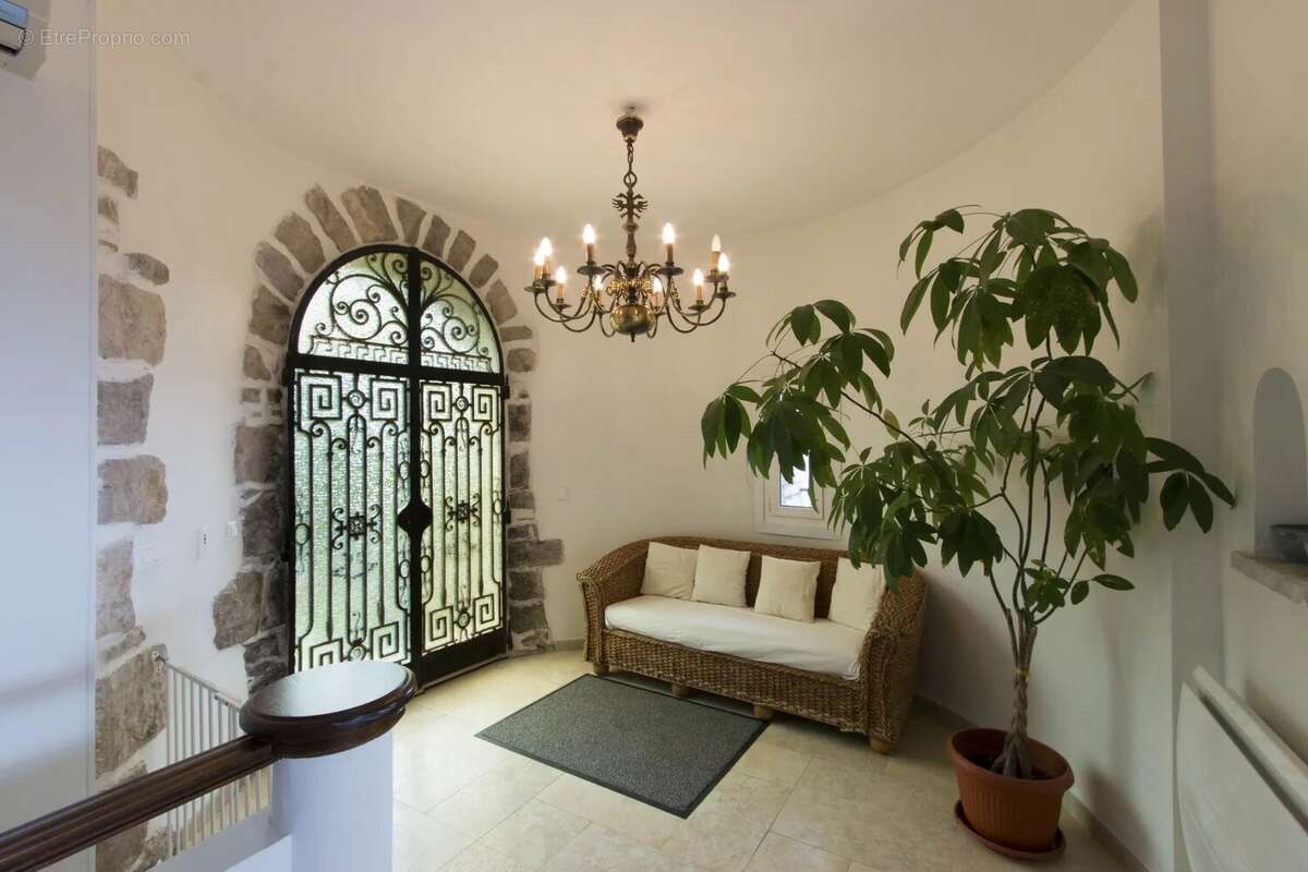 Maison à TOURRETTE-LEVENS