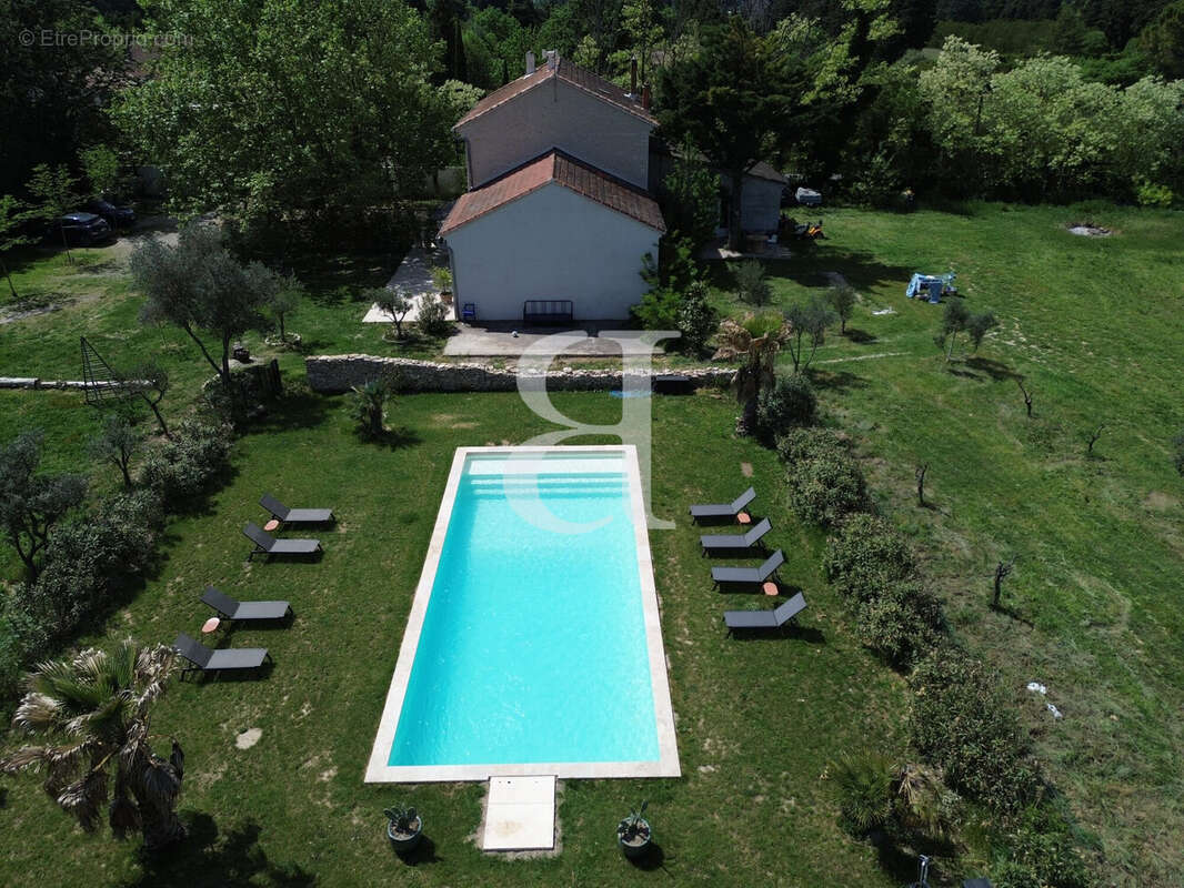 Maison à L'ISLE-SUR-LA-SORGUE