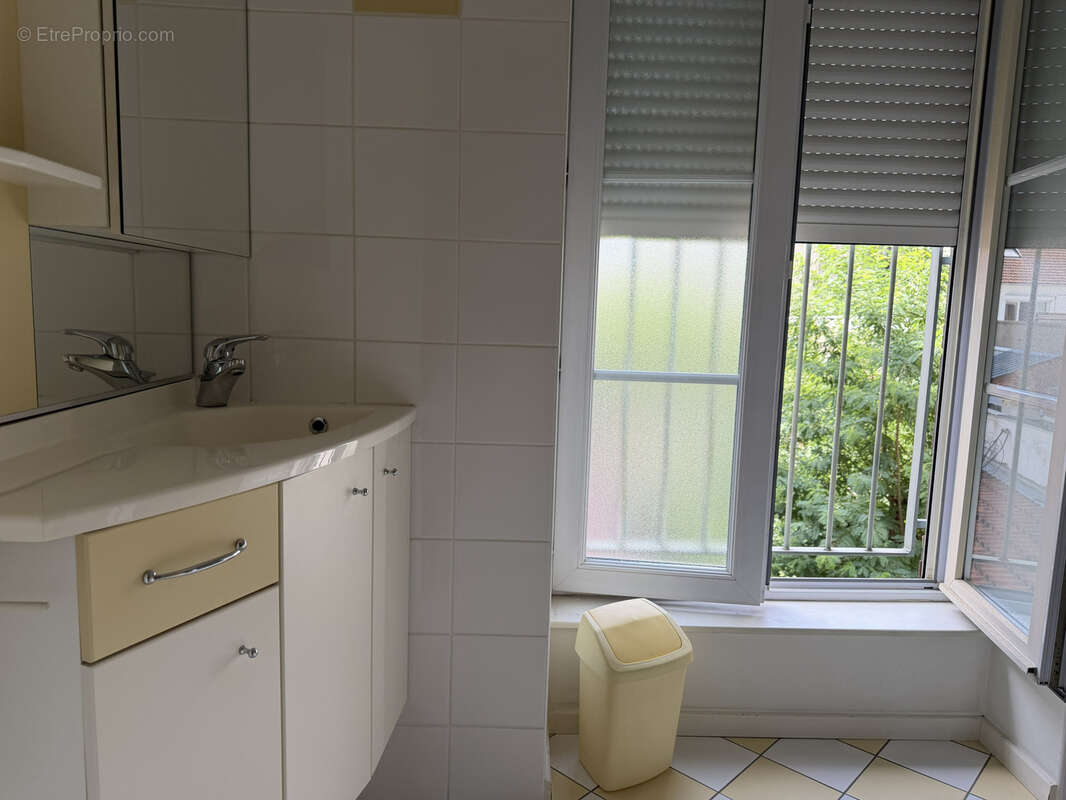 Clermont Hyper centre rue Blatin T2 de 57 m2 refait neuf, magnifique 1 chambre 184900€ FAI - photo 8