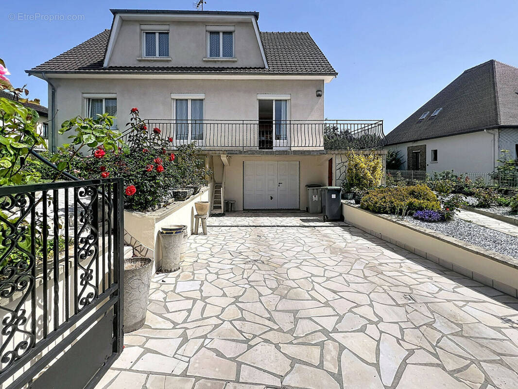 Maison à CORMELLES-LE-ROYAL