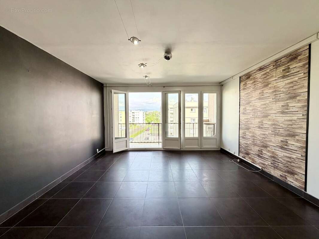 Appartement à GUILHERAND-GRANGES