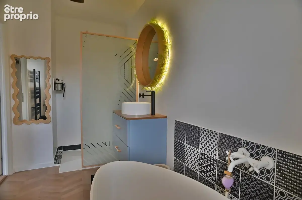 VILLENEUVE-LOUBET - Villa récente 4 Chambres – 120 M² – Piscine – Proche village - photo 10