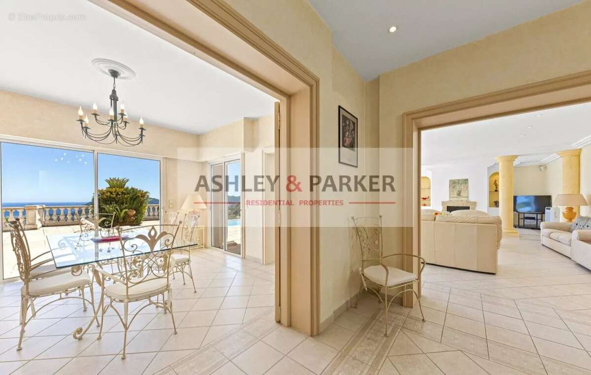 Maison à MANDELIEU-LA-NAPOULE