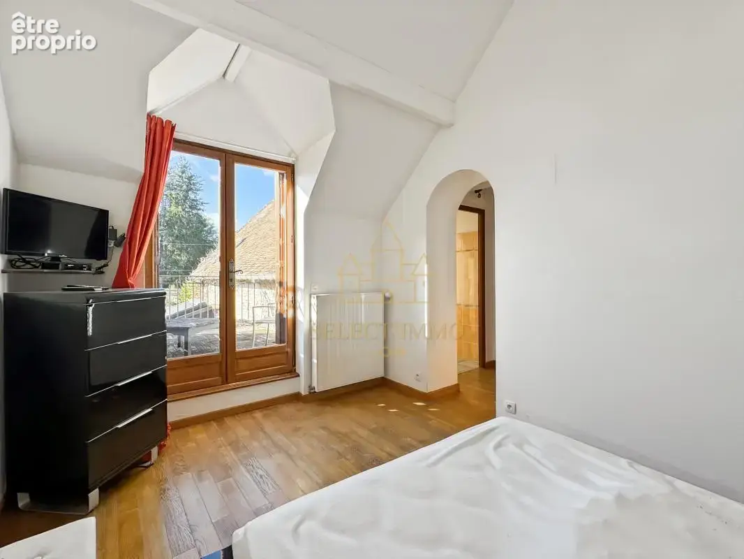 À moins d’1h de Paris – Propriété de charme de 480 m² dont dépendances : un fort potentiel pour un projet de gîte - photo 8