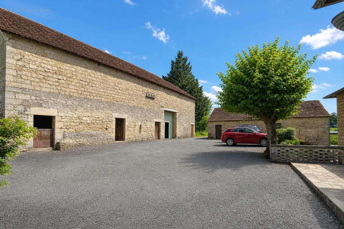 Maison à SEGONZAC