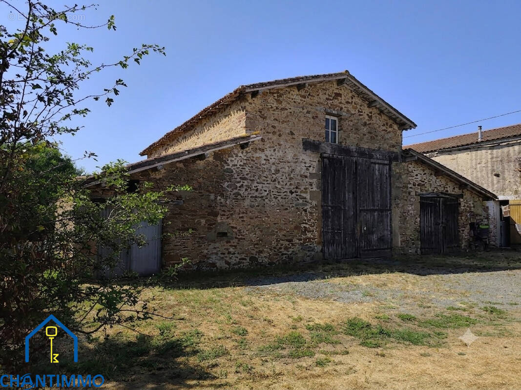 Autre à SAINT-HILAIRE-LE-VOUHIS