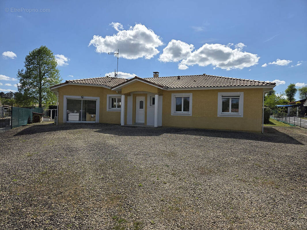 Maison à YGOS-SAINT-SATURNIN
