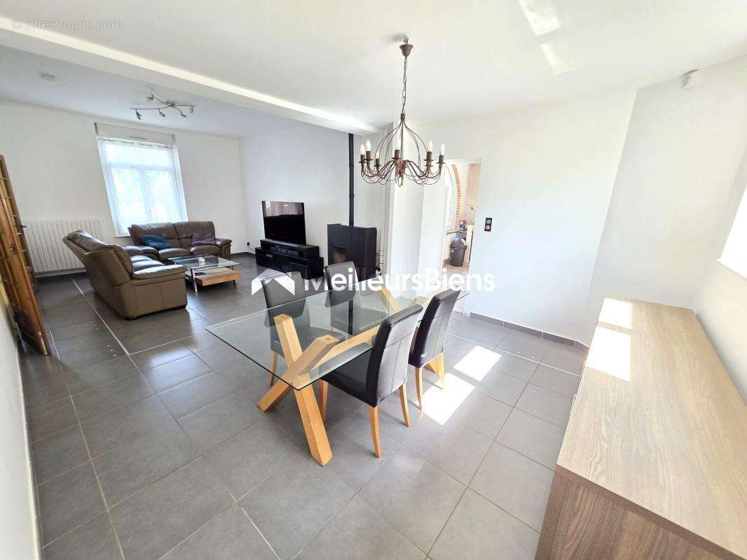 Maison individuelle de 161 m² à Maubeuge avec 4 chambres, garage et jardin 693 m² - photo 5