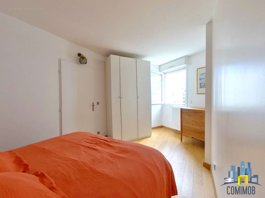 Appartement à COURBEVOIE