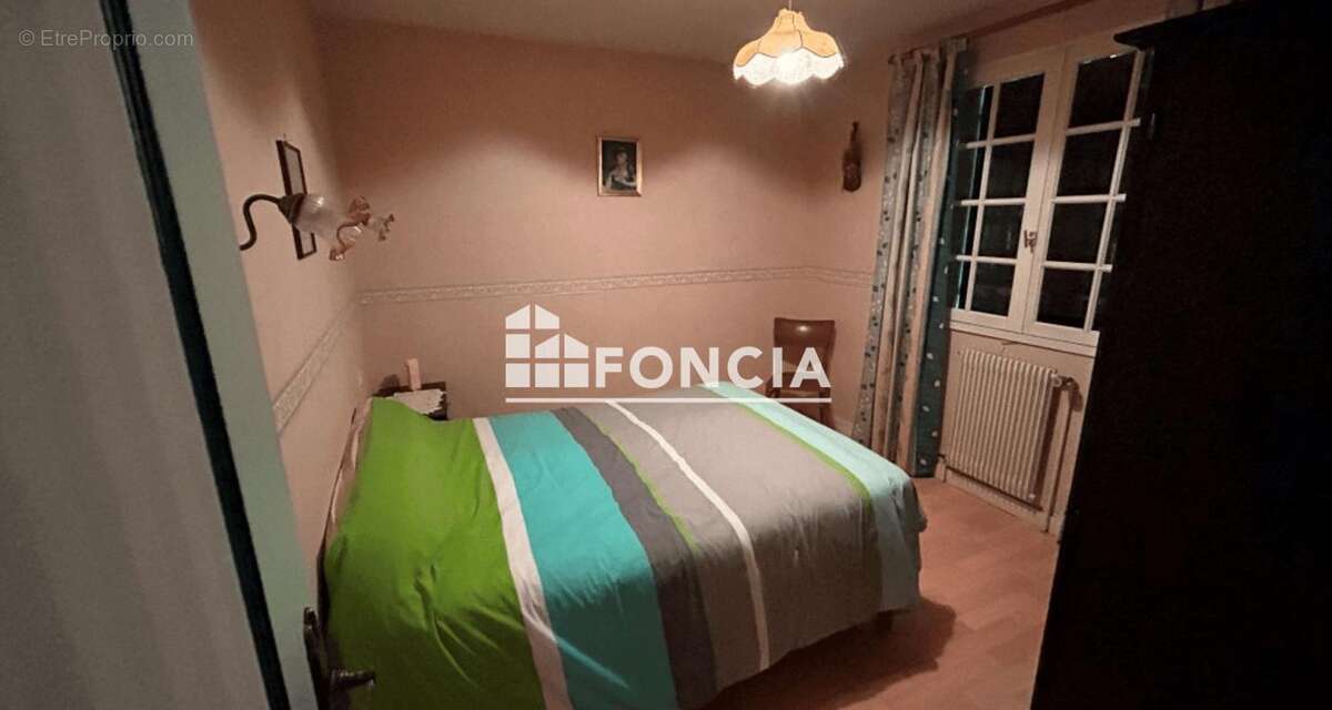 Maison à SAINT-BROLADRE