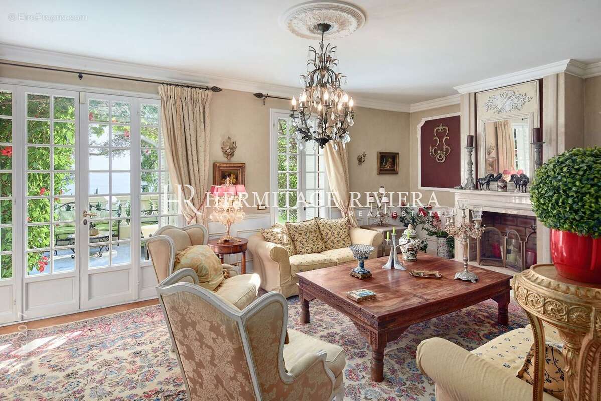 séjour 2 de la villa belle époque à vendre à cap-d'ail