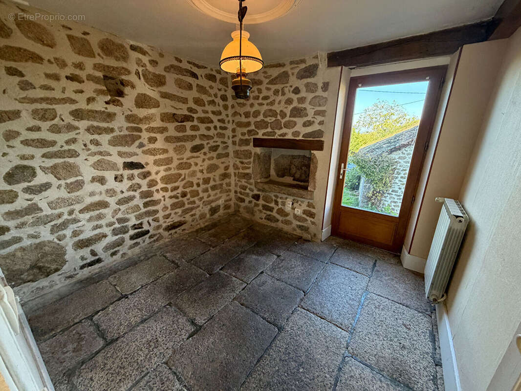 Maison à SAINT-SULPICE-LE-DUNOIS