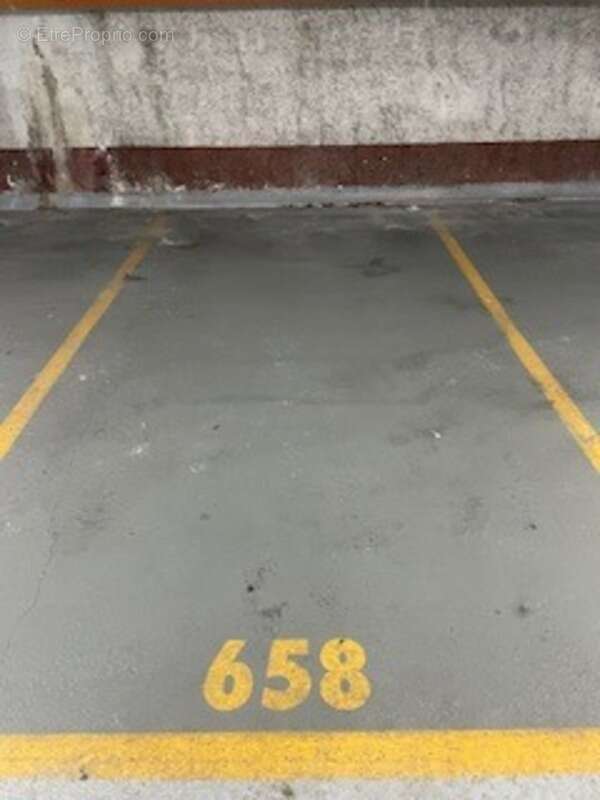 Parking à PARIS-3E