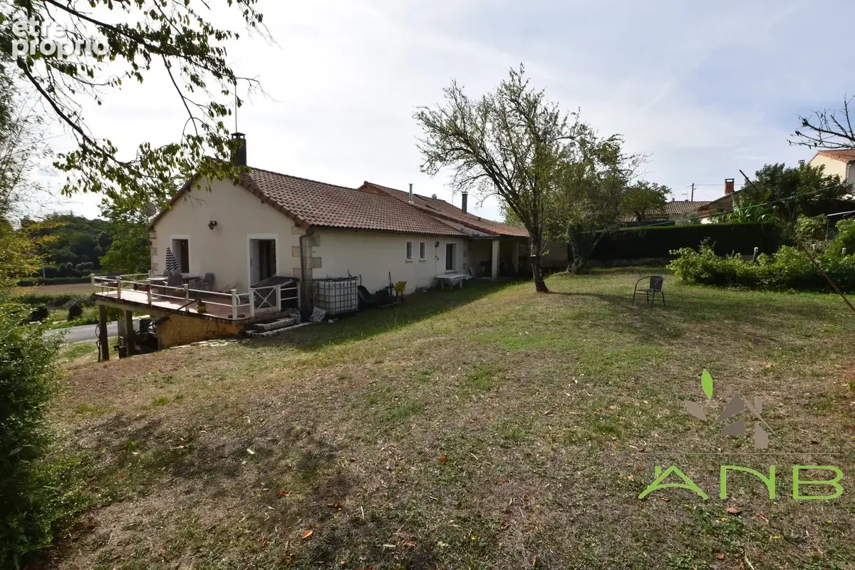 Maison à MONTBRON