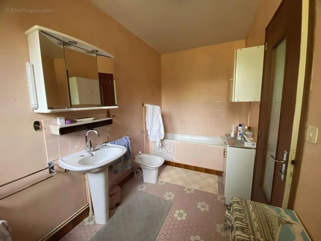 Maison à CHAMPAGNE-MOUTON