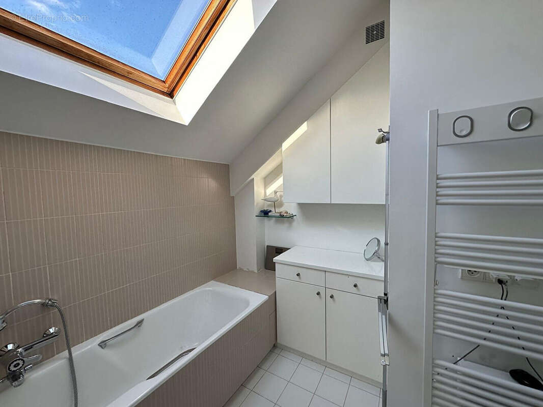 Maison à LE MESNIL-LE-ROI