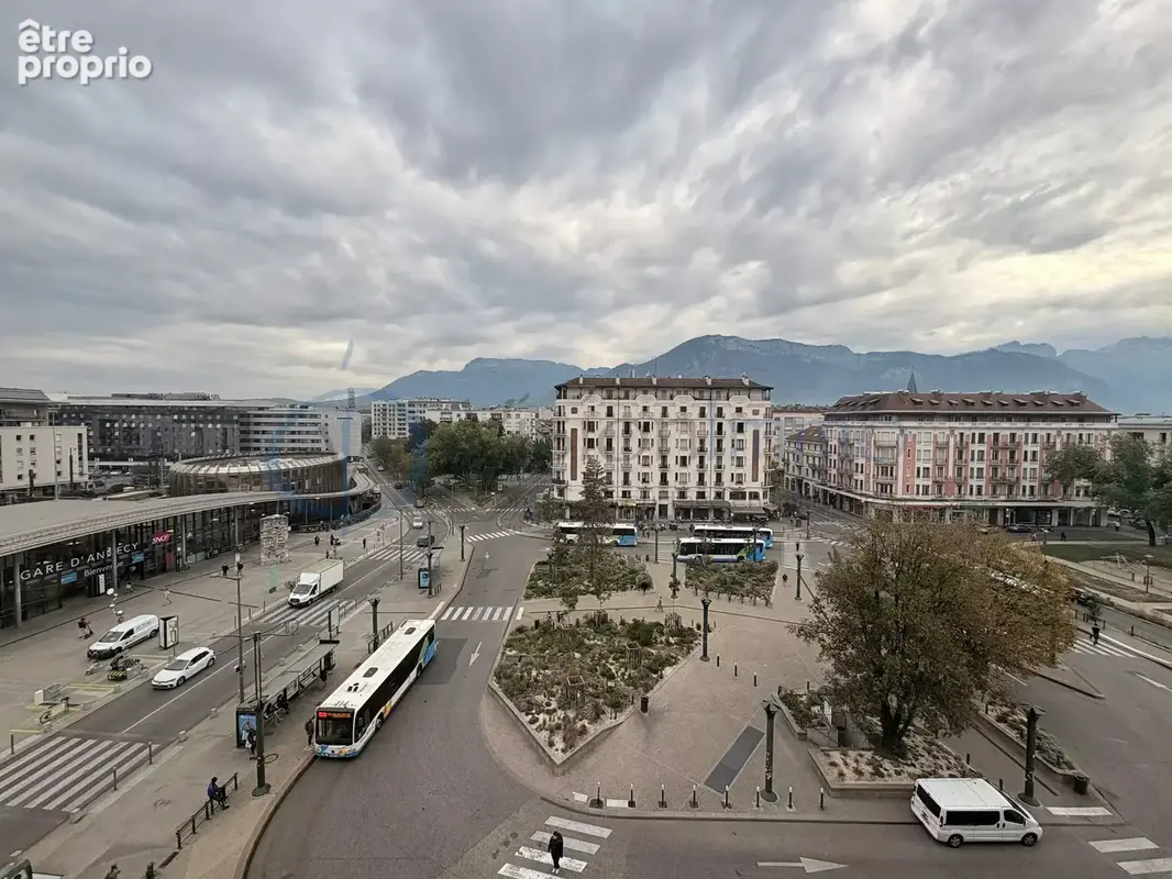 T4 - Annecy centre - Dernier étage rénové avec Rooftop 100m2 - RARE - photo 3
