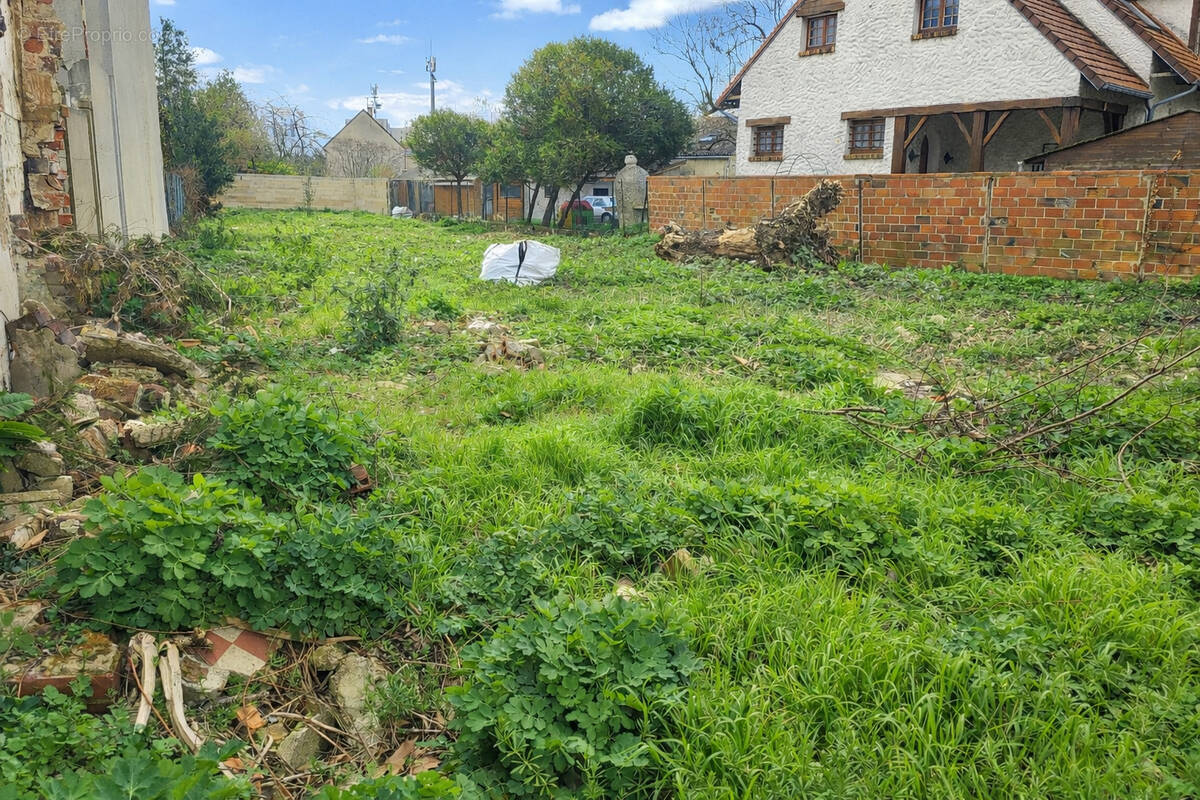 Terrain à NEUILLY-PLAISANCE
