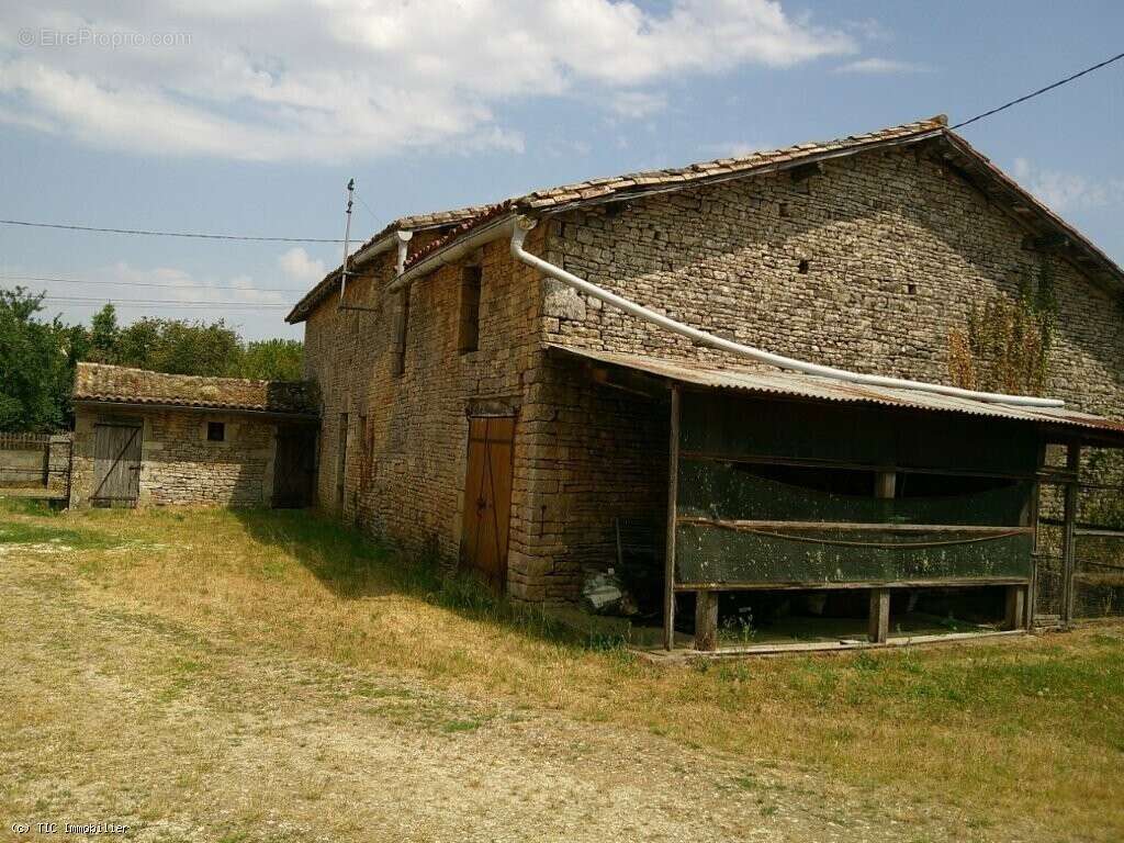 Maison de Campagne Avec Dépendances. Investissement Potentiel - photo 18
