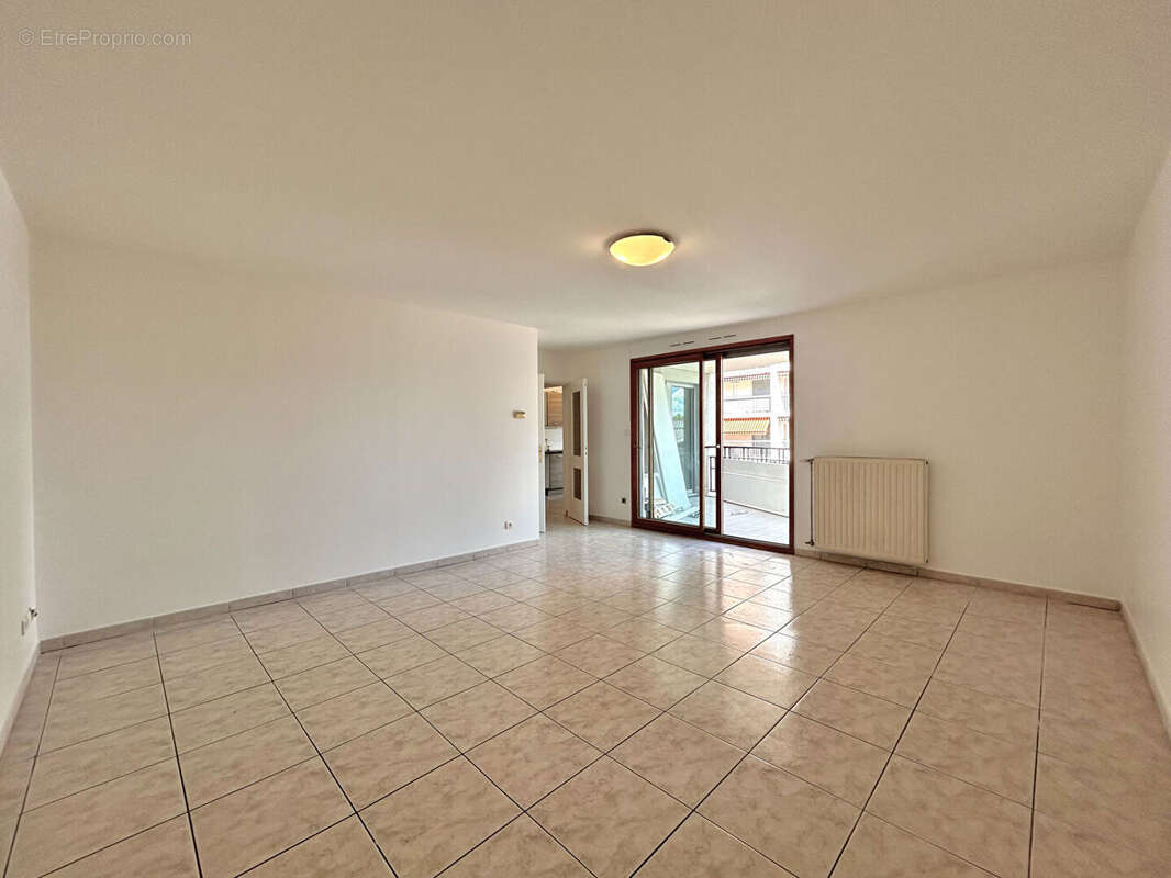 Appartement T3 Villeurbanne Gratte ciel, balcon à vivre, cuisine équipée, rénové, possibilité garage, DPE C - photo 2