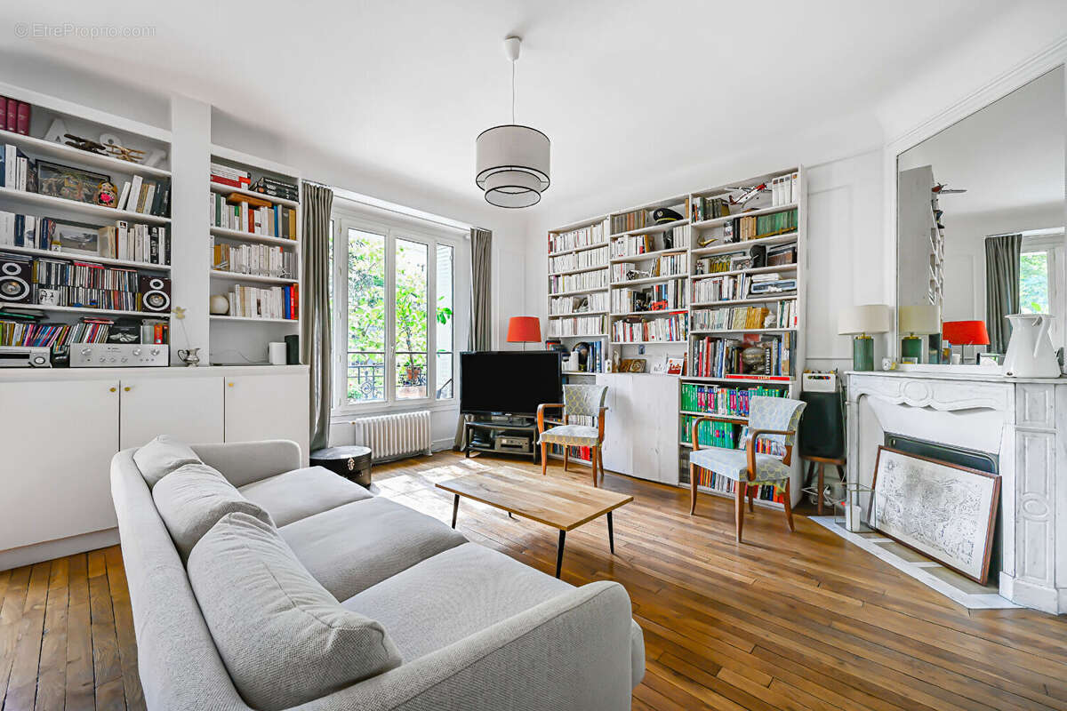 Appartement à PARIS-14E