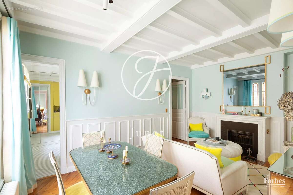 Appartement à PARIS-16E