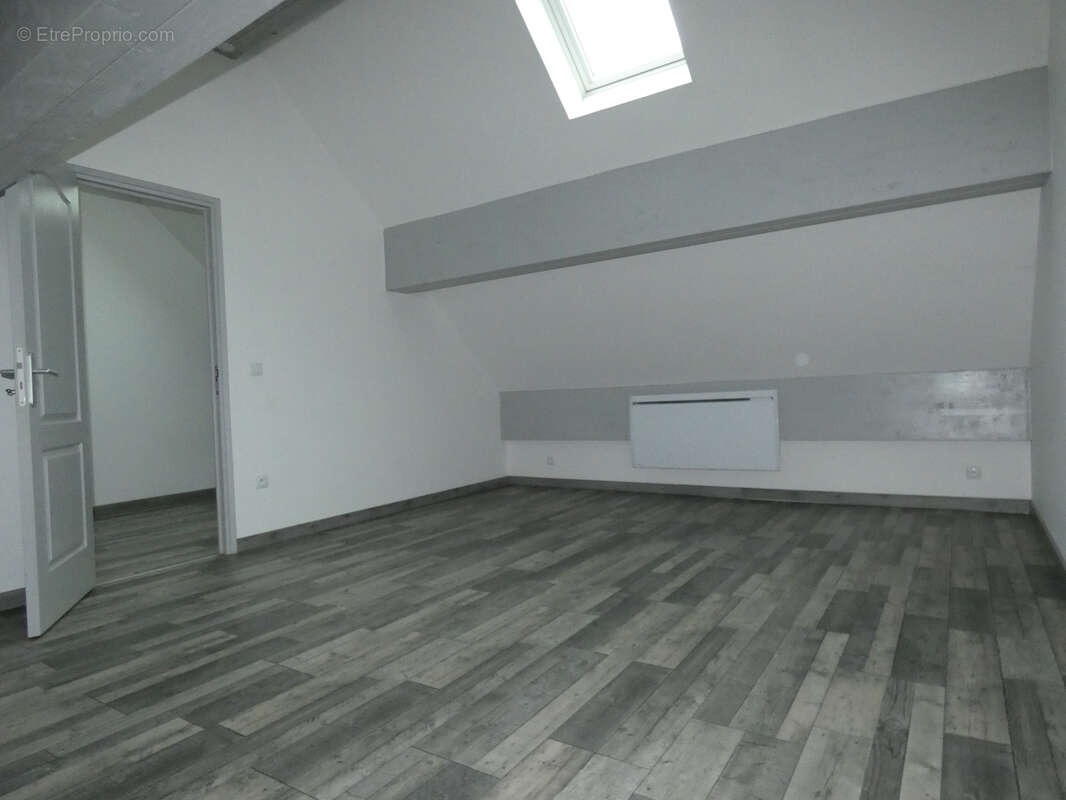 Maison à LAROCHE-SAINT-CYDROINE