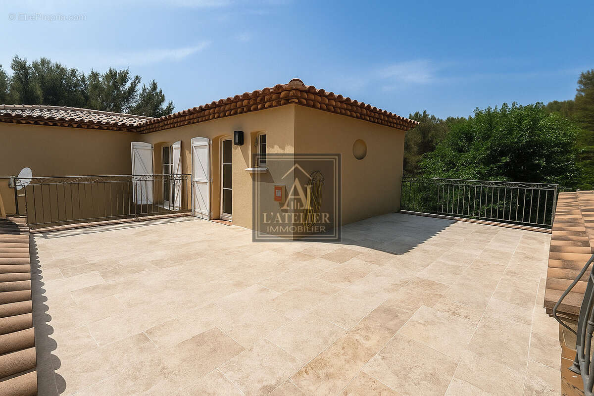 Maison à SOLLIES-TOUCAS
