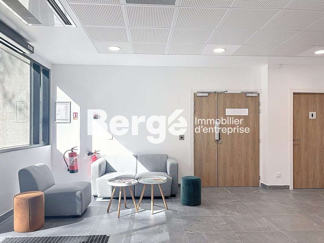 Commerce à VALBONNE