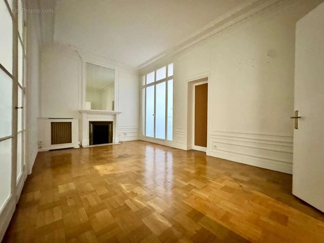 Commerce à PARIS-16E