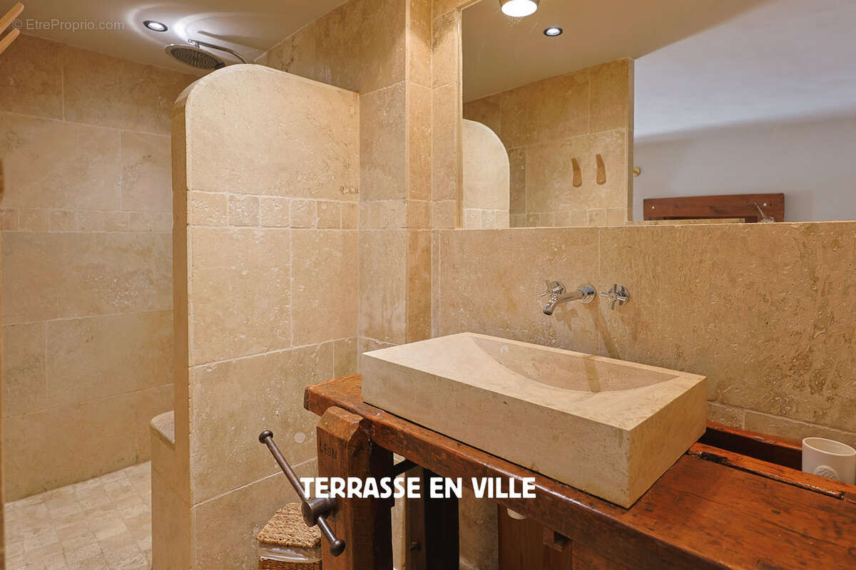 Appartement à EVENOS