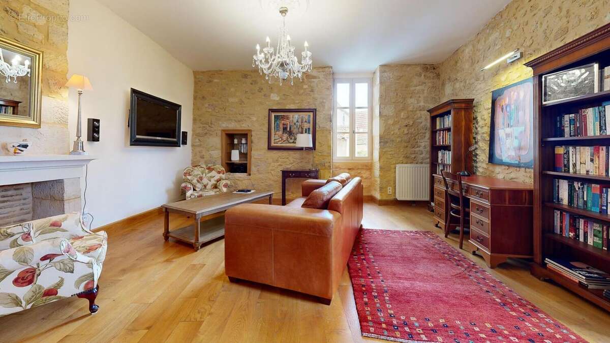 Maisondecaractereentierementrenoveedequatrechambre - Maison à SAINT-CYPRIEN