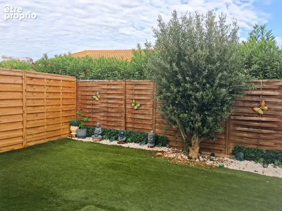 Vente maison à Marseillan avec jardinet, garage et parking en résidence sécurisée - photo 1