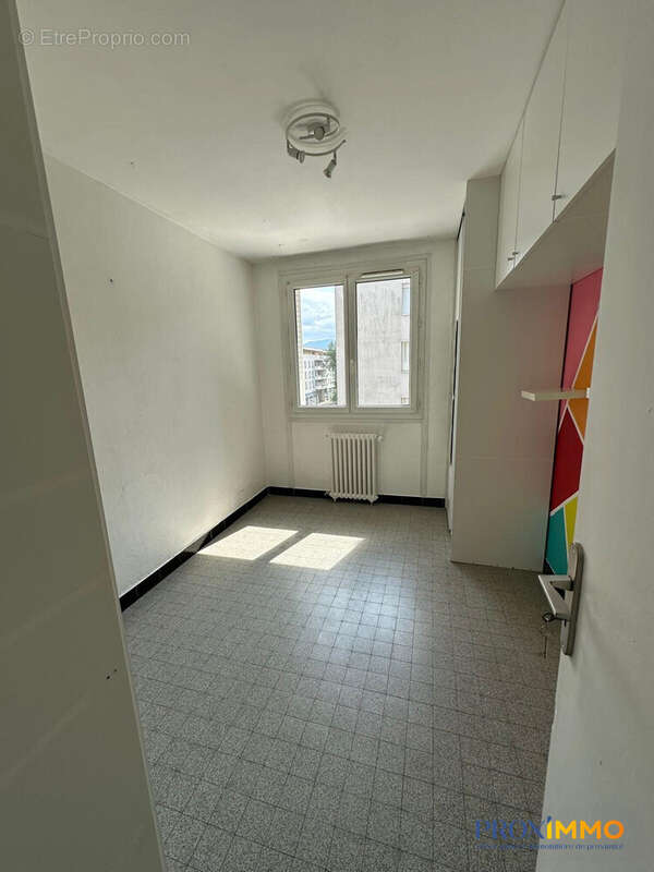 Appartement à SAINT-MARTIN-D'HERES