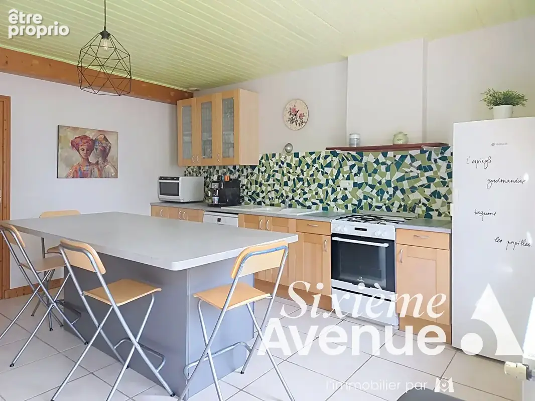 Ferme 180m² entièrement rénovée, 300 m² de dépendances et terrain en partie constructible : un cadre de vie rare ! - photo 5