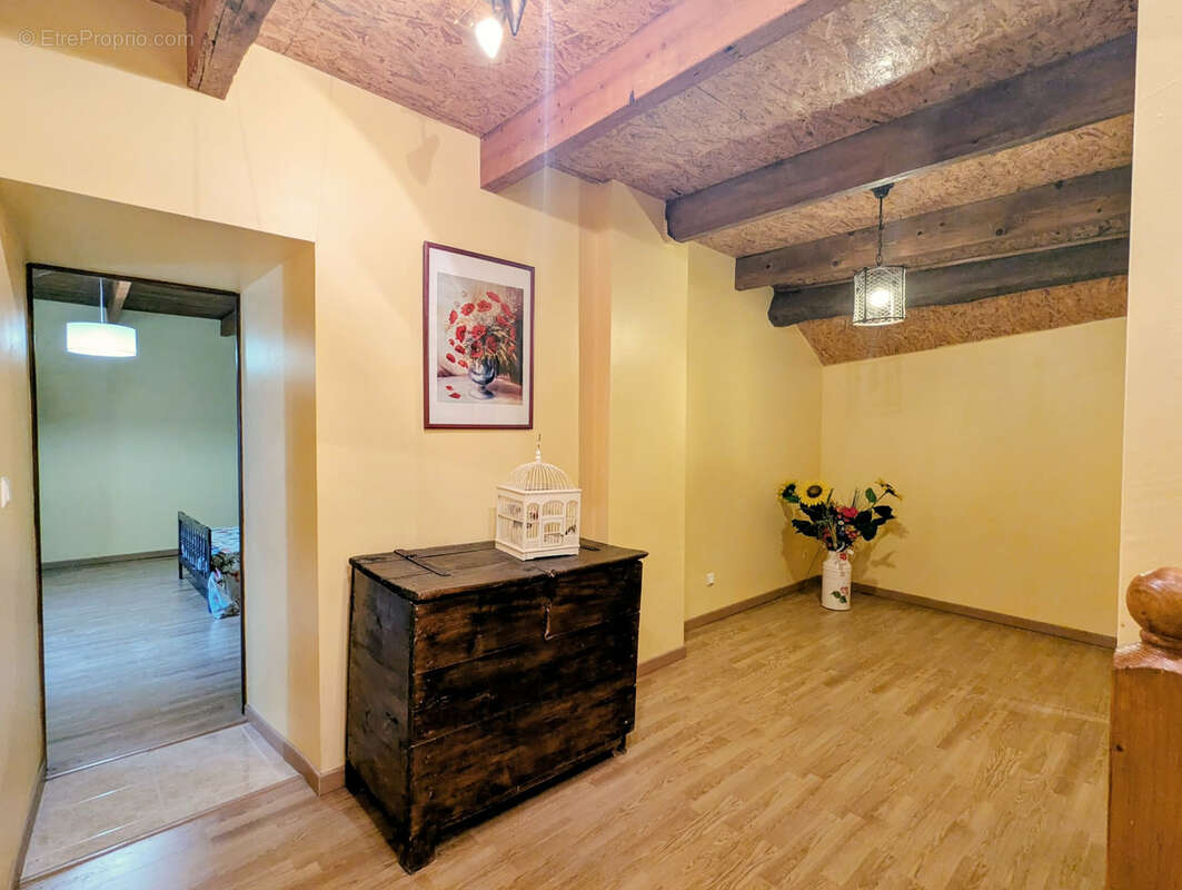 Belle et grande maison de village   128 m2 - photo 15