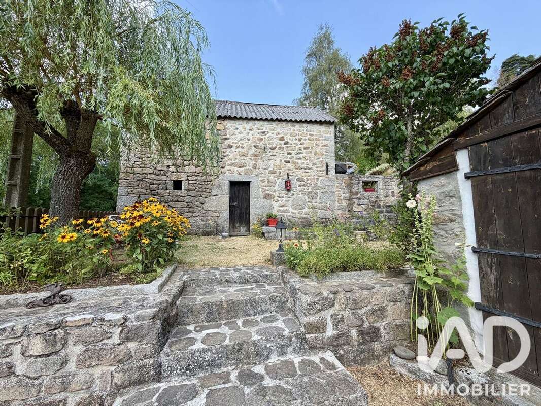 Maison 73 m² à Aumont-Aubrac  - photo 2