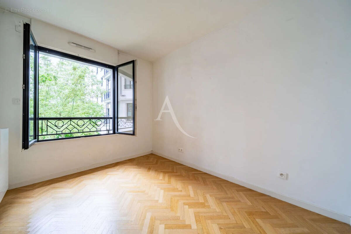 Suresnes - Résidence Sisley - Appartement 3 pièces 69m² - Parking en sus - photo 6