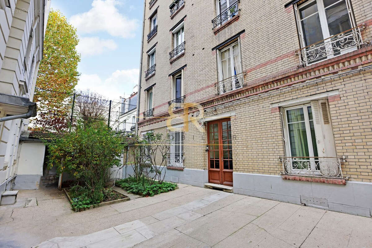 Appartement à PARIS-14E