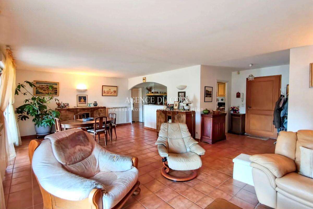 Maison à LE MUY