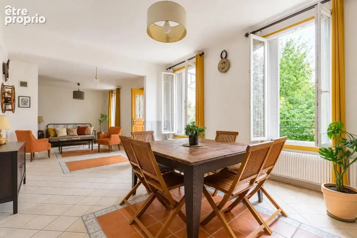 Maison de 9 pièces de 196 m² à Aubervilliers - photo 4