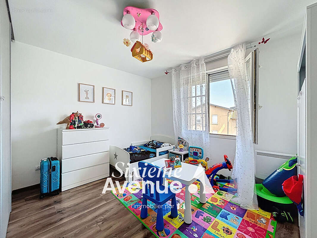 Maison à DECINES-CHARPIEU