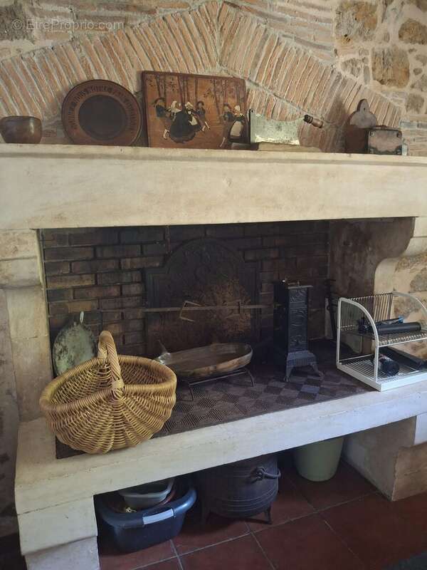 Maison 275 m² à Chasseneuil-Sur-Bonnieure  - photo 7