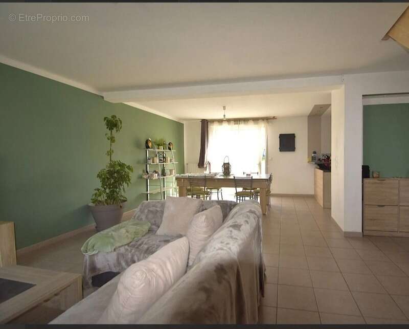 Maison à MESLAY-DU-MAINE