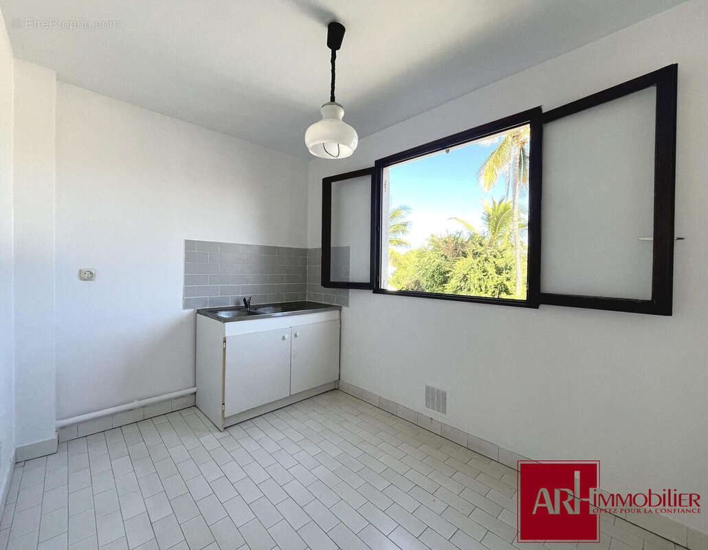 Appartement 66 m² à Saint-Paul  - photo 2