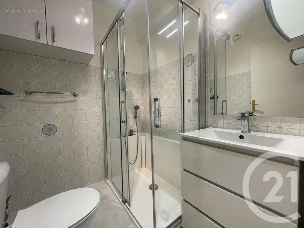 Appartement à SAINT-LAURENT-DU-VAR