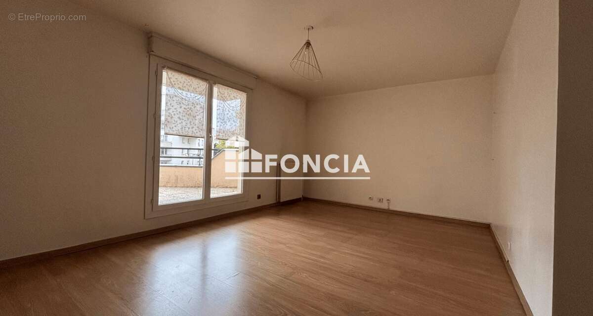 Appartement à COMBS-LA-VILLE